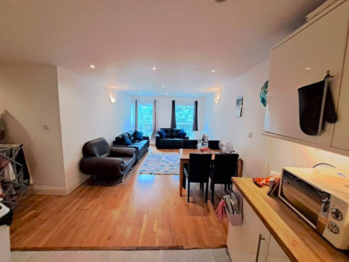 2 Bedroom Flat To Rent In Victory Road Mews, London, SW19