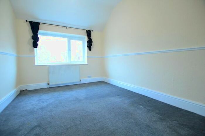 1 Bedroom Maisonette To Rent In Surrey Avenue, Slough, SL2