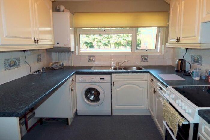 2 Bedroom Flat To Rent In Sylvan Grove, Solihull, B90