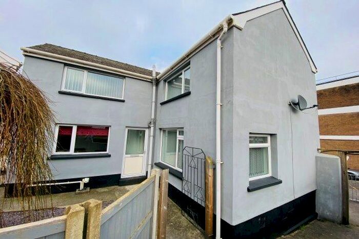 2 Bedroom Property To Rent In Market Way, Carmarthen, SA31