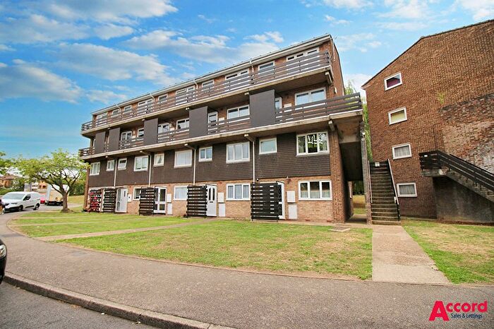 2 Bedroom Maisonette To Rent In Rise Park Parade, Linton Court Rise Park Parade, RM1