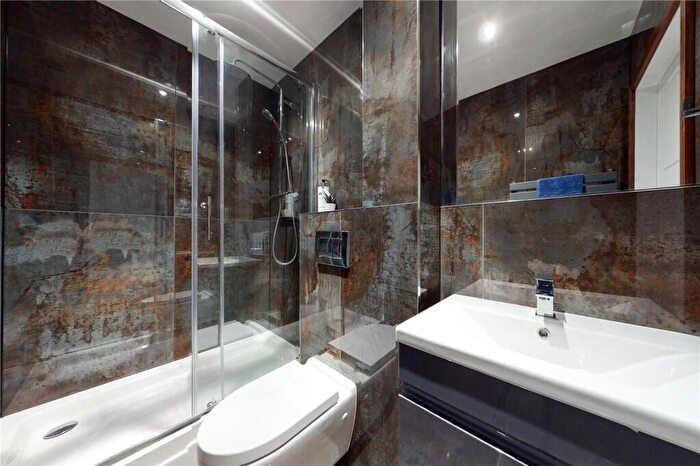Apartment To Rent In Apt, South Parade #, LS1