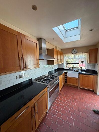 4 Bedroom Semi-Detached House To Rent In Meadway, Ilford, IG3