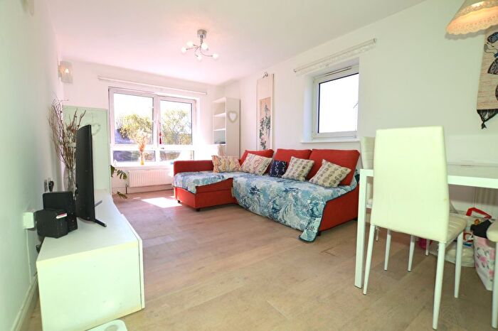 1 Bedroom Flat To Rent In Renfrew Close, London, E6