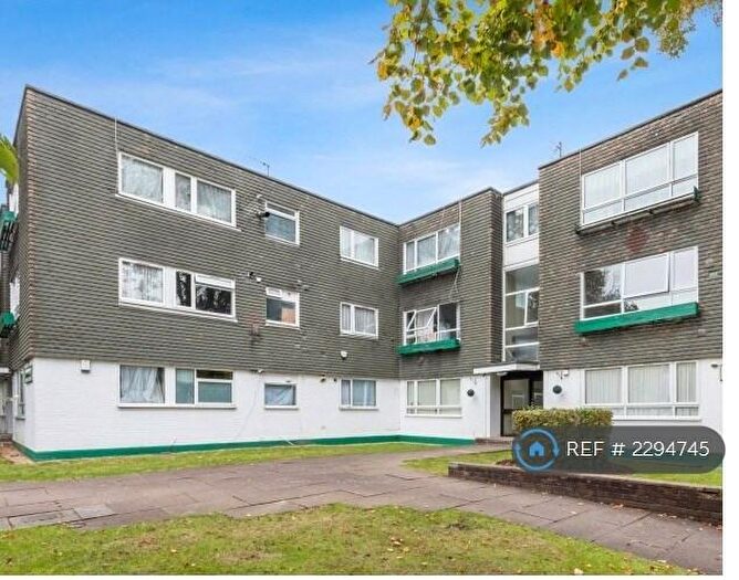 3 Bedroom Flat To Rent In Stanmore, Stanmore, HA7