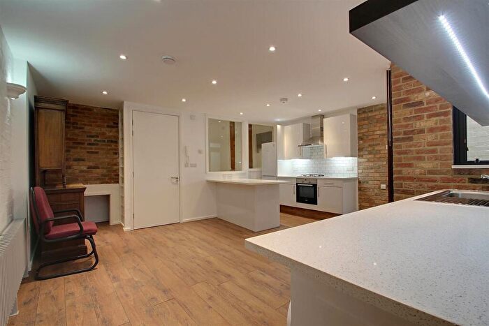 2 Bedroom Mews To Rent In Chamberlayne Road, Kensal Rise, NW10