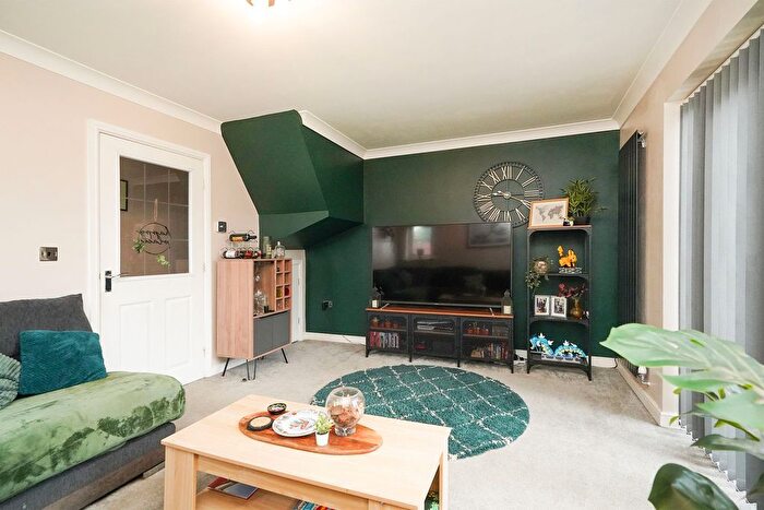 3 Bedroom Town House For Sale In Walford Road, Killamarsh, S21