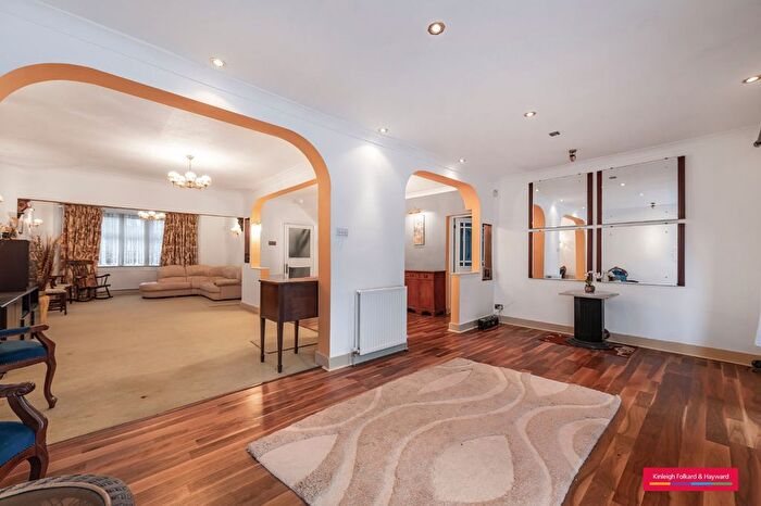 4 Bedroom End Terrace House To Rent In Walmington Fold, London, N12