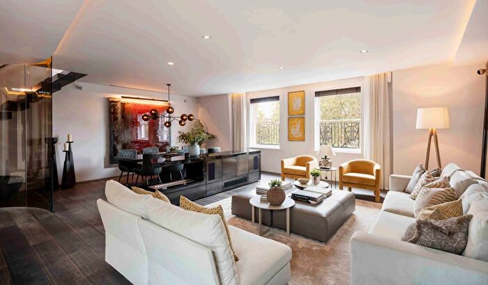 4 Bedroom Flat To Rent In Cadogan Square, London, SW1X