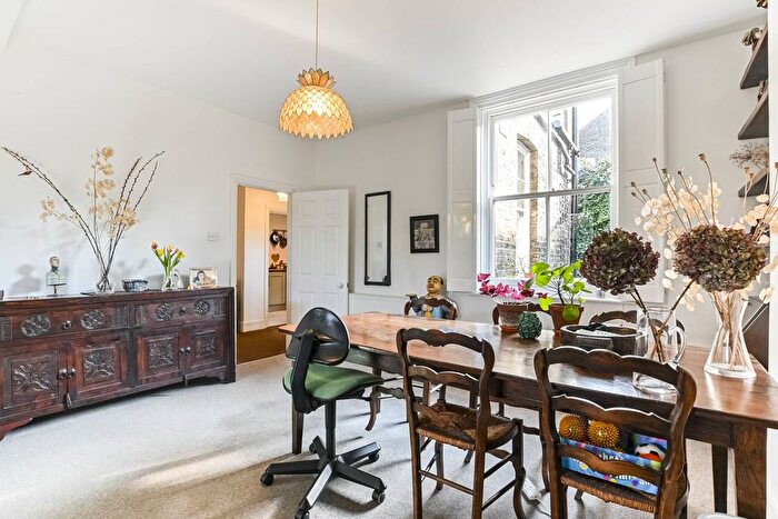 2 Bedroom Flat To Rent In Herchell Mews, Denmark Hill, London, SE5