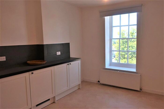2 Bedroom Flat To Rent In Albion Street, Chipping Norton, OX7