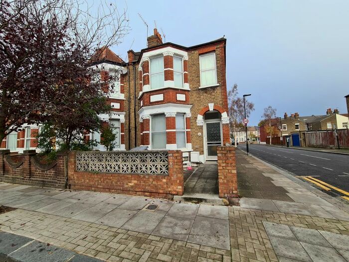 2 Bedroom Flat To Rent In Rutland Gardens, Haringey, N4