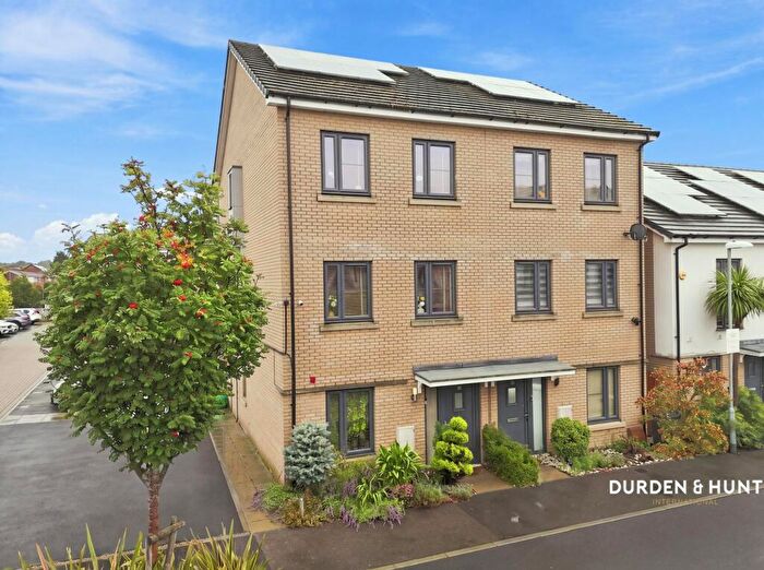 4 Bedroom Semi-Detached House To Rent In Reservoir Way, Hainault, IG6