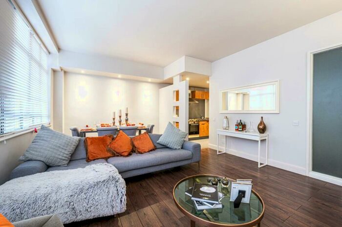 2 Bedroom Flat To Rent In City Road, City, London, EC1V