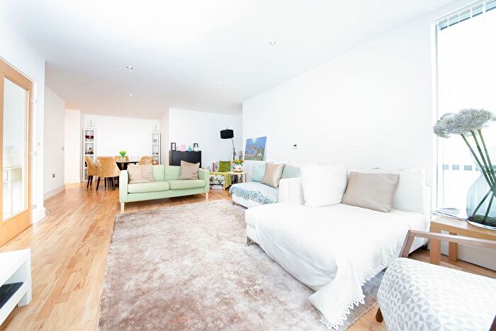 3 Bedroom Flat To Rent In Dowells Street, Greenwich, SE10