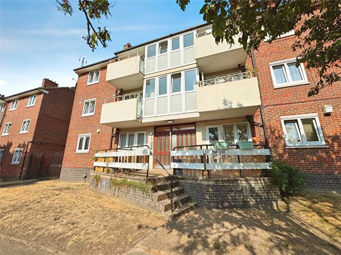 2 Bedroom Flat To Rent In Well Hall Road, London, SE9