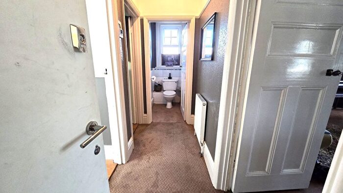 1 Bedroom Flat For Sale In De La Warr Road, Bexhill-On-Sea, TN40