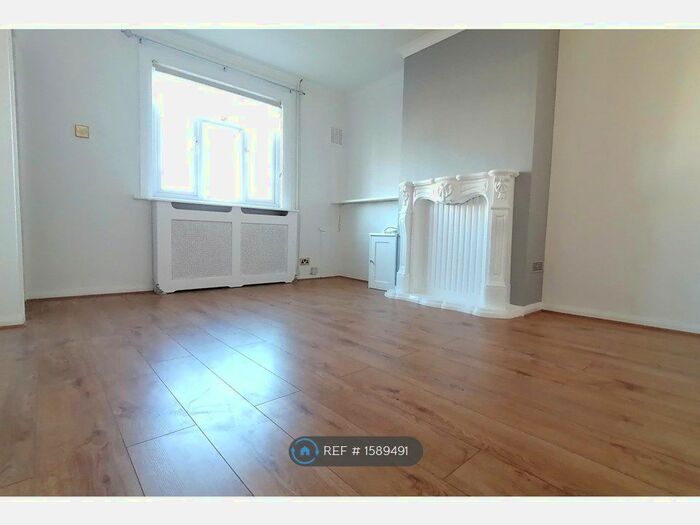 2 Bedroom Terraced House To Rent In Chestnut Road, Dartford, DA1