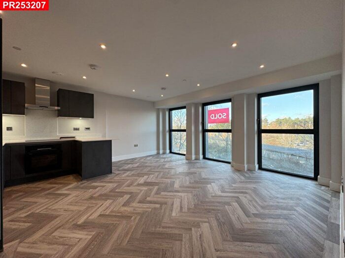 1 Bedroom Flat To Rent In Cockfosters – Bedroom Flat, EN4