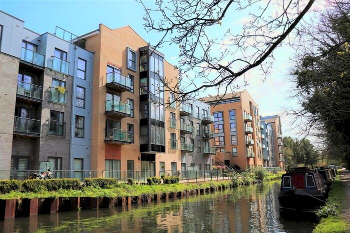 2 Bedroom Flat To Rent In Harrison House The Embankment, Nash Mills Wharf, Hemel Hempstead, Hertfordshire HP3