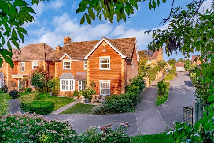 4 Bedroom Detached House For Sale In Walton Drive, Horsham, RH13
