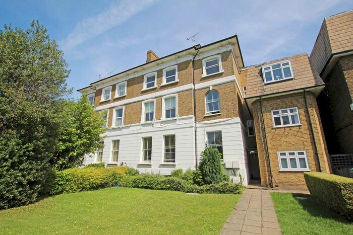 2 Bedroom Flat To Rent In Hampton Road, Teddington, TW11