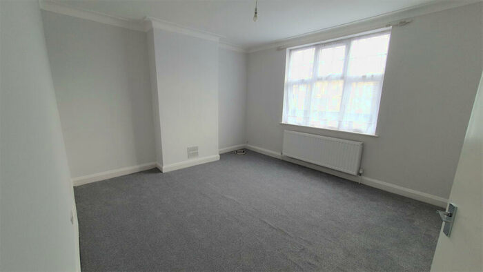 2 Bedroom Flat To Rent In Halvergate Mansions, Edgware, HA8