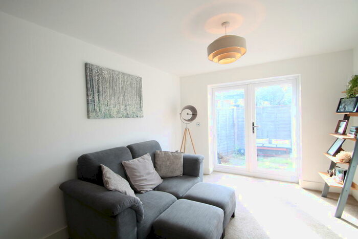 2 Bedroom Flat To Rent In Napier Road, Bromley, BR2
