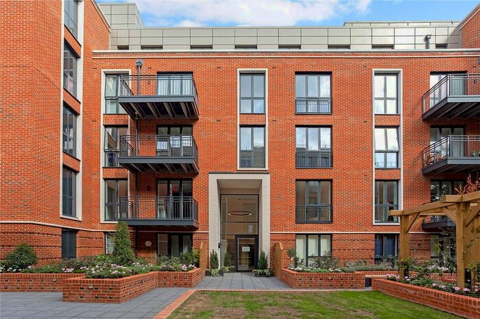 1 Bedroom Flat To Rent In Fellowes Rise, Winchester, Hampshire, SO22