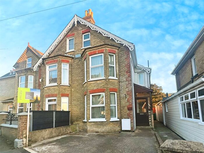 4 Bedroom Semi-Detached House For Sale In Yarborough Road, East Cowes, Isle Of Wight, PO32