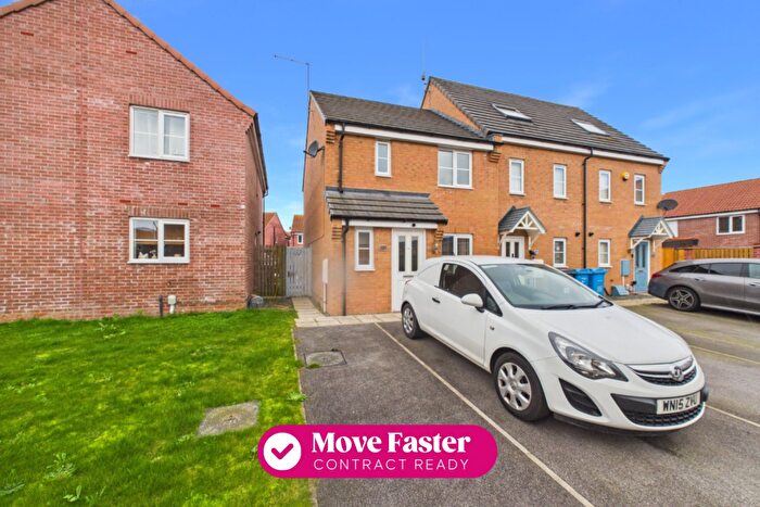 3 Bedroom End Of Terrace House For Sale In Bounty Drive, Kingswood, HU7