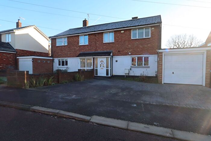 3 Bedroom Semi Detached House To Rent In Alldicks Road, Hemel Hempstead, HP3