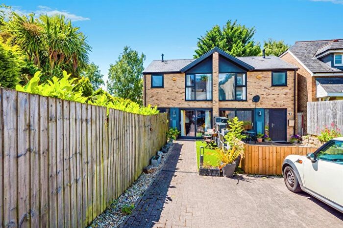 2 Bedroom Semi-Detached House For Sale In Sir Walter Mews, Cardiff, CF11