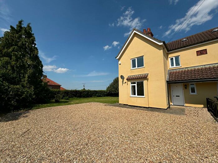 3 Bedroom Semi-Detached House To Rent In Manor Farm Cottages, Bradenham, IP25