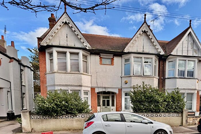 1 Bedroom Flat To Rent In Ramuz Drive, Westcliff-On- Sea, SS0