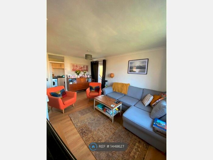 2 Bedroom Flat To Rent In Strathdon Drive, London, SW17