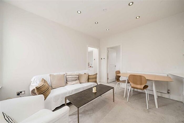 2 Bedroom Flat To Rent In Brackenbury Road, Hammersmith, W6