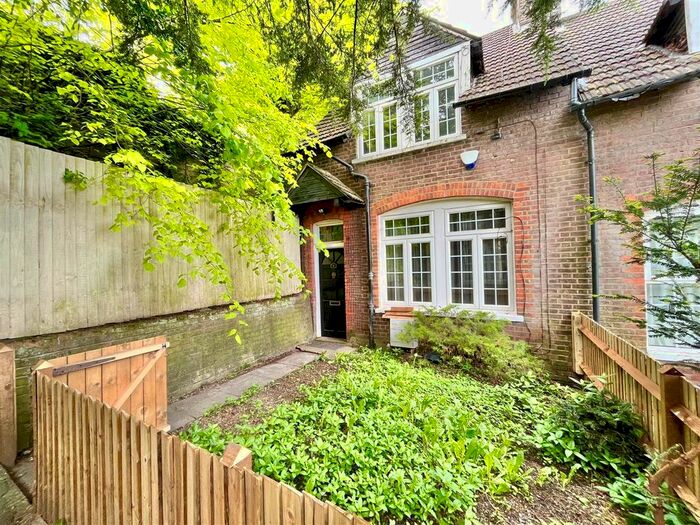 3 Bedroom End Terrace House To Rent In Blyth Place, Luton, LU1