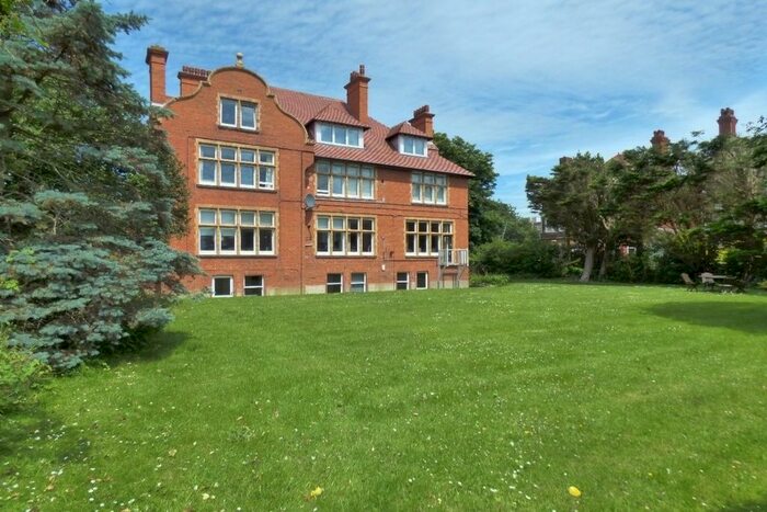 2 Bedroom Flat To Rent In Sandgate Road, Folkestone, Kent, CT20