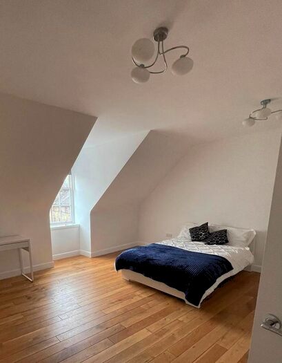 2 Bedroom Flat To Rent In Drummond Street, Edinburgh, EH8