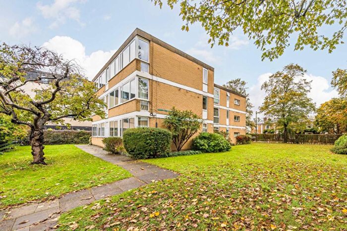 1 Bedroom Flat To Rent In Dee Road, Richmond, TW9