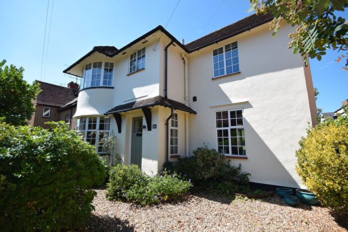 4 Bedroom Detached House For Sale In Edward Road, Farnham, Surrey, GU9