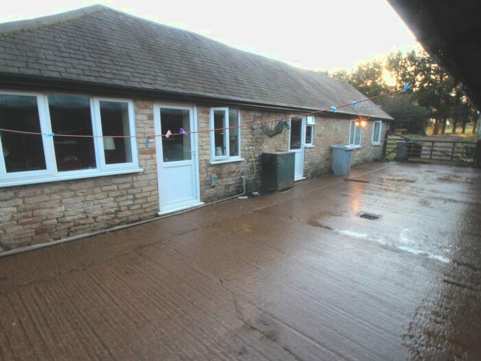 3 Bedroom Bungalow To Rent In The Stables, Crabtree House, Easton NG33
