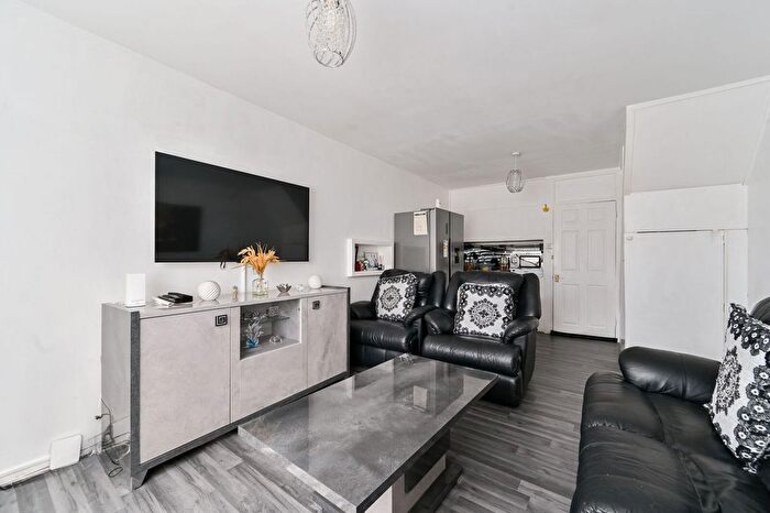 2 Bedroom Flat For Sale In Dorset Road, Oval, London, SW8
