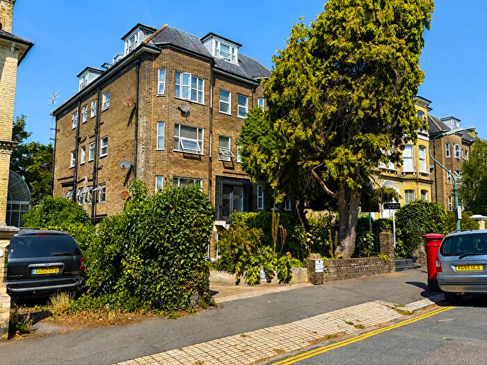 1 Bedroom Flat To Rent In Bramber Court, Eaton Gardens, Hove, BN3