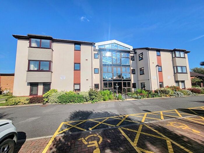 1 Bedroom Flat For Sale In The Limes, Westbury Lane, Newport Pagnell, MK16