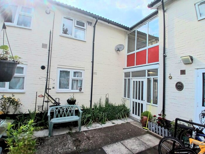 1 Bedroom Flat To Rent In Foxfield, Stevenage, SG2