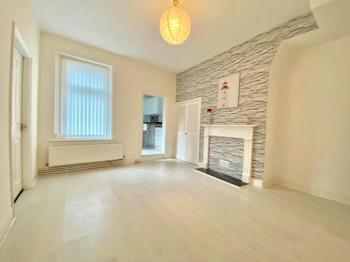 2 Bedroom Flat To Rent In Westbourne Avenue, Bensham, Gateshead, Tyne &amp; Wear NE8