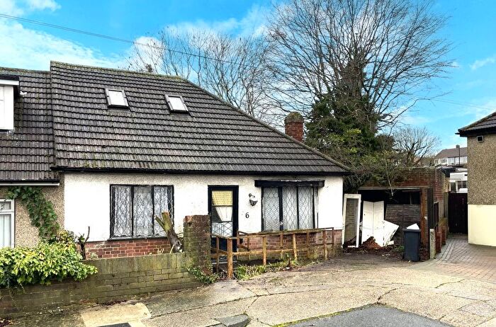 3 Bedroom Semi Detached Bungalow For Sale In Merlin Gardens, Romford, RM5