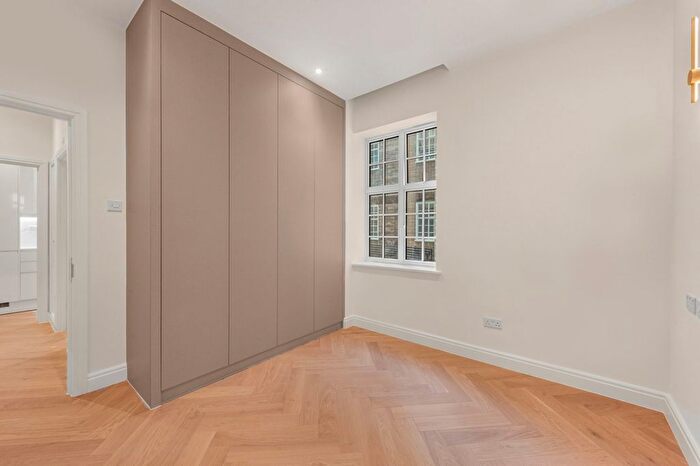 1 Bedroom Flat To Rent In Goodwood Court, - Devonshire Street, W1W